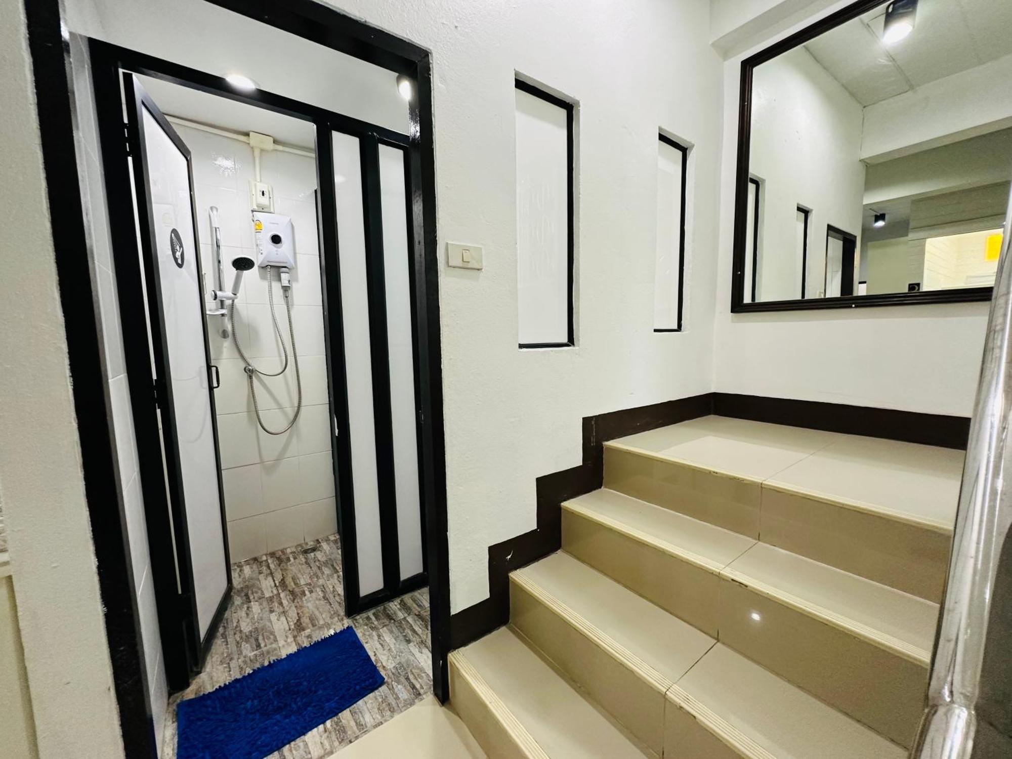 Potae'S House Hostel Chiang Mai Bagian luar foto
